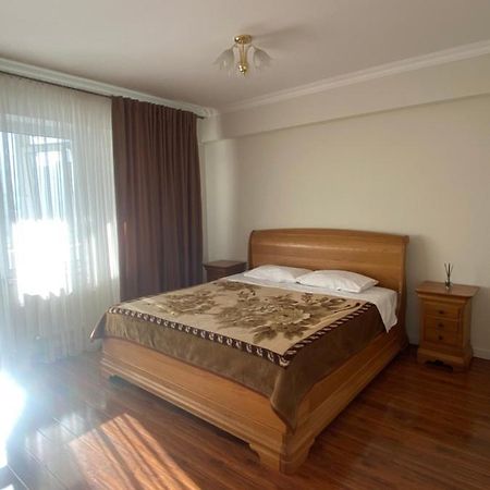 Appartement Avec 2 Chambres En Centre Ville Kisinyov Kültér fotó